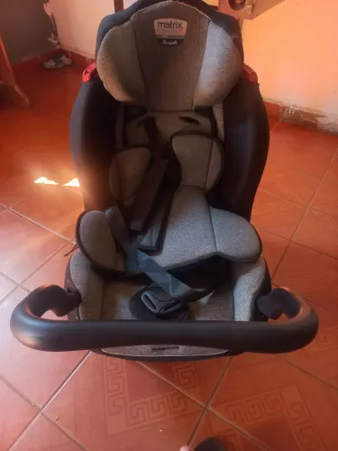 Cadeirinha semi nova matrix com todos os itens