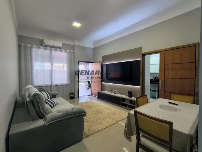 Casa à venda com 3 quartos sendo 1 suíte no Bairro Jardim Valença, Indaiatuba, SP.