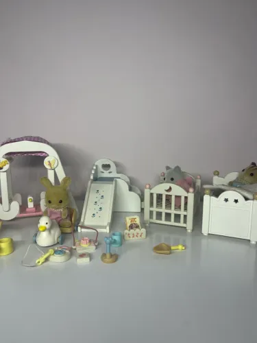 Sylvanian families - conjunto berçário + bebê com cama azul
