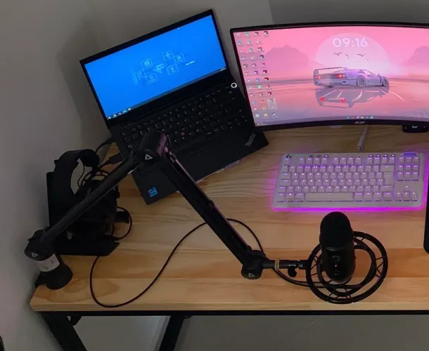Microfone Logitech Blue Yeti + Braço Articulado Thronmax Zoom Boom