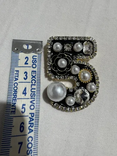 Broche estilo italiano da Chanel número 5 number 5