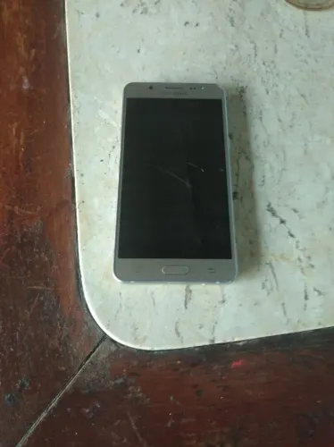Vendo. Um.  Celular.  Para.  Tira.  Pessas.  Da. Marca.  Samsung 