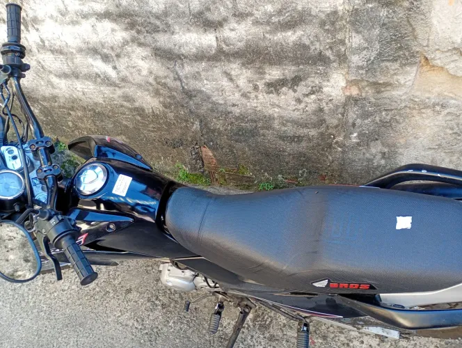 Moto Bros 14 conservada 
