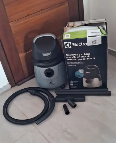 Aspirador de Pó e Água Voltagem 220V de 1.400W