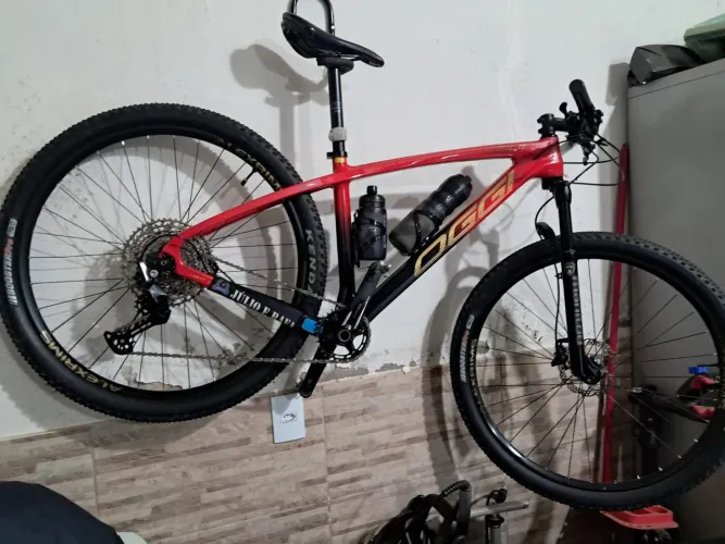 Bike oggi sport carbon único dono com pedal crack, capacete, garrafinhas e sapatilha n 40