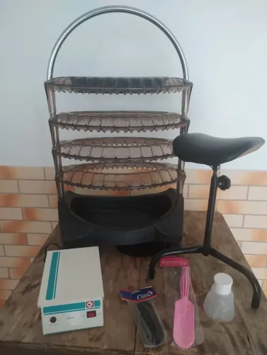 Expositor esmaltes e acessórios.BAIXEI OVALOR