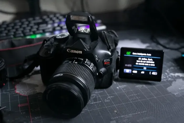 Canon Rebel T3i + lente 18-55mm + lente 50mm 1.4 + cartão de memoria 2GB