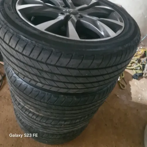 Vendese rodas aro 17 com pneus 01 mes de uso
