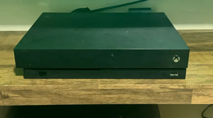 Xbox One X IMPECÁVEL EM PERFEITO ESTADO (NUNCA ABERTO)