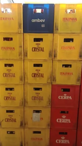 Grades de 600 ml e litrão de schin.