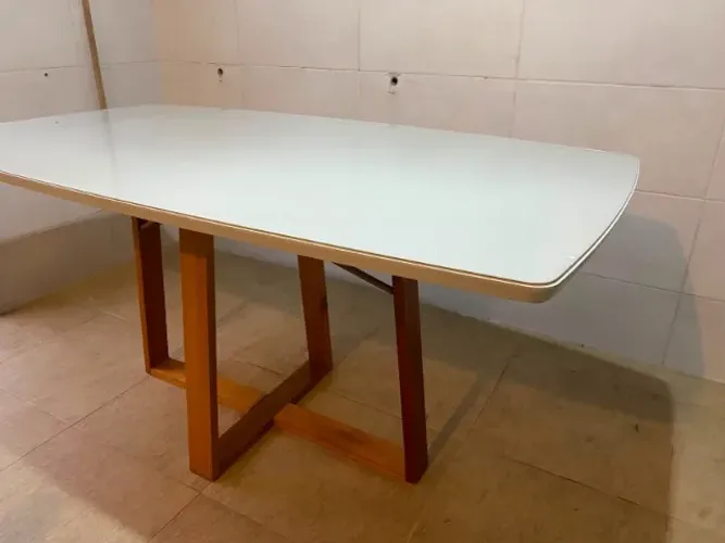 Mesa de jantar de vidro
