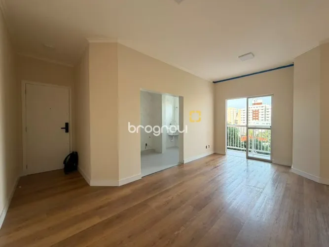 Apartamento de 02 dormitórios no bairro Estreito em Florianópolis / SC