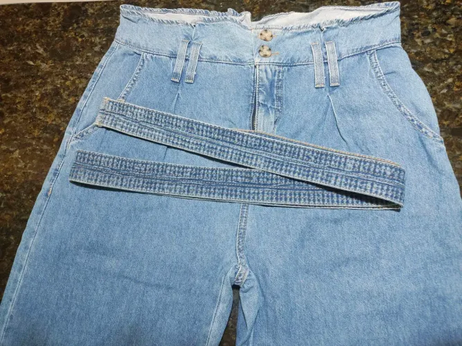 Calça Jeans Mom de Cintura Alta Tam 40