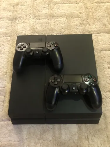 PlayStation 4 PS4 500GB + 2 Controles Originais + Jogos - Excelente Estado