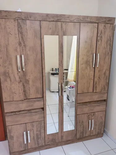Guarda roupa em ótimo estado, vendendo barato porque estou de mudança!!