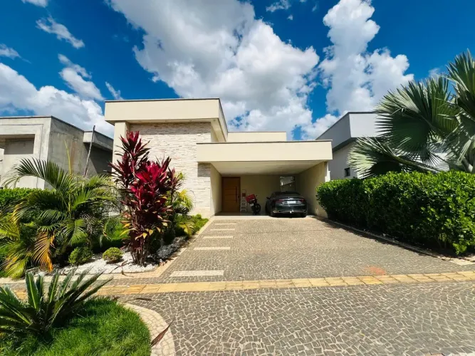 Casa térrea Jardim Veneza 3 quartos sendo 3 suítes piscina área gourmet churrasqueira rica