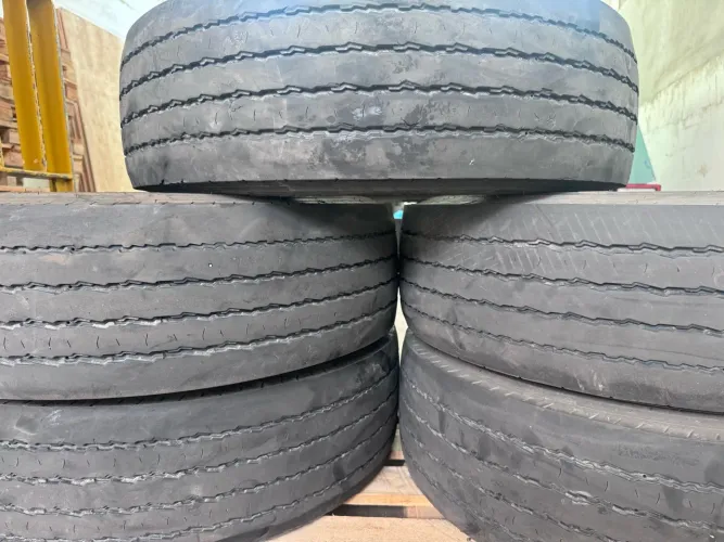 Pneu para caminhão 235/ 75 R17.5