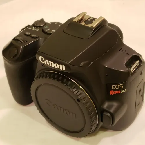 Camera canon sl3 com lente 18-55mm