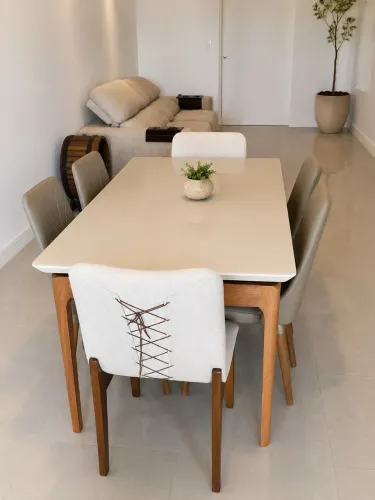 Vendo Mesa de Jantar com 6 cadeiras