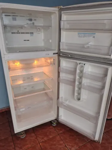 Vendo geladeira duplex Frost Free funcionando perfeitamente