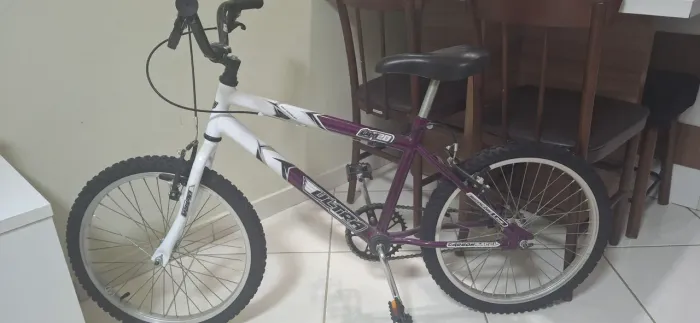 Bicicleta aro 20 impecavel, usada 4 vezes.