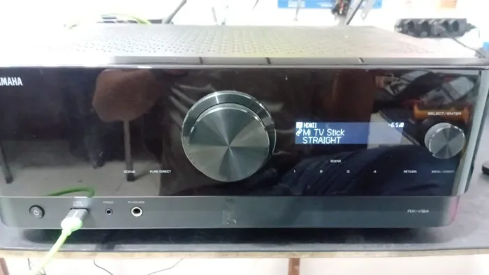 Yamaha Rx-v6a com 2 antenas e controle remoto. Retirada em BH/MG