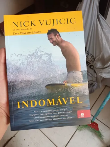 Livro INDOMÁVEL NICK VUJICIC