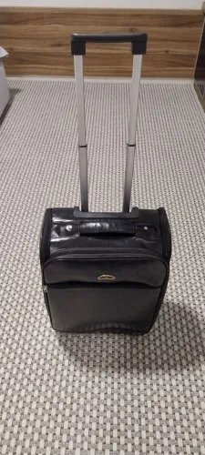Mala de viagem 10kg de couro com 2 rodas e alça retrátil
