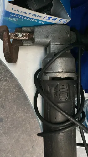 Vende-se tesoura de cortar chapas