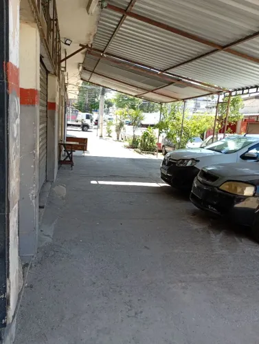 Aluga-se loja LATERAL avenida Brás de Pina,