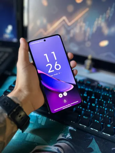 Moto G84 5G 256GB/8GB RAM - C/ Carregador + 2 Capinhas
