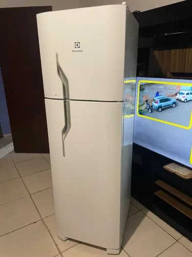 Geladeira Electrolux DF35A frost free semi impecável ENTREGO