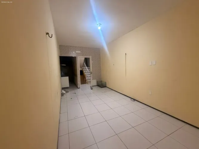 Casa para Locação em Fortaleza, Olavo Oliveira, 2 dormitórios, 1 banheiro, 1 vaga