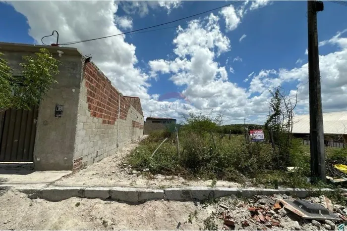 "Invista no Terreno Ideal em Lajedo, PE!"