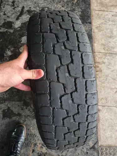 Um pneu 225/65/17 pirelli original não reaberto para tr4, toro e outros (230 em 2× no ct