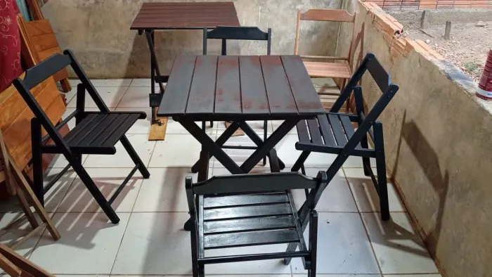 mesa com 4 cadeira