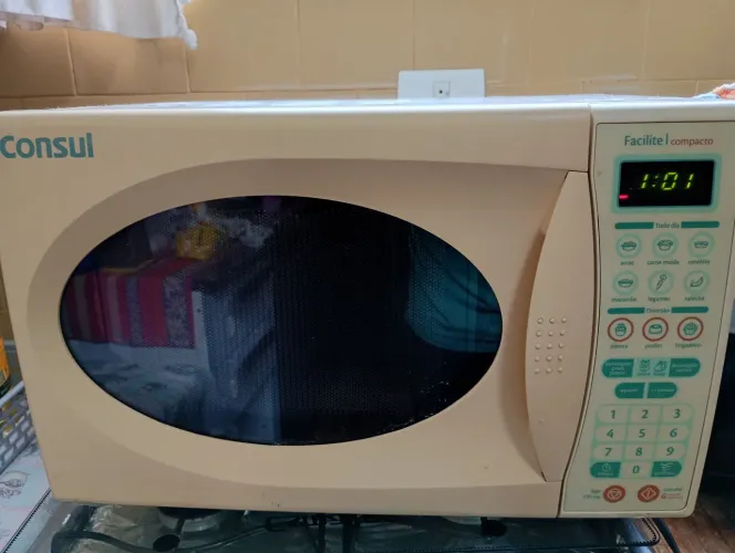 Microondas 110v (Com defeito nos botões)