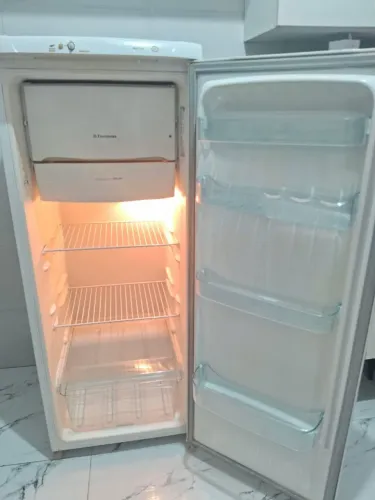 Geladeira Electrolux RE28 750,00 ENTREGA GRÁTIS