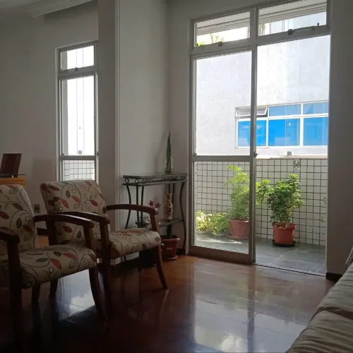 Alugo 1 quarto para moças 