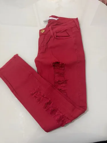 Calça jeans à venda