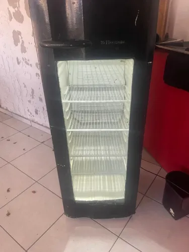 Geladeira pequena porte