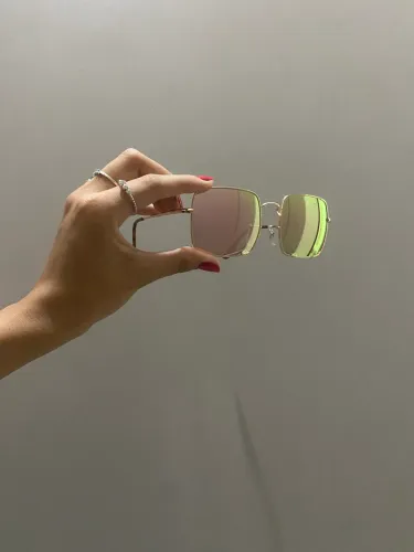 Óculos Ray-Ban Quadrado em Metal Dourado com Lentes Espelhadas Rose/Gold