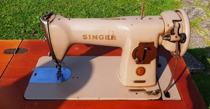 Máquina de Costura Singer Portátil Elna 15C Pedal - 1921 (Raridade)*