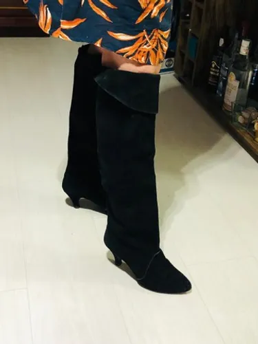 Bota over. Cano longo.  Duas formas de usar dobrando para ficar mais curta.  Número 34/35