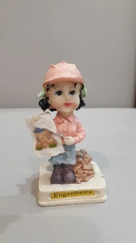 Estatueta Menina Na Engenharia