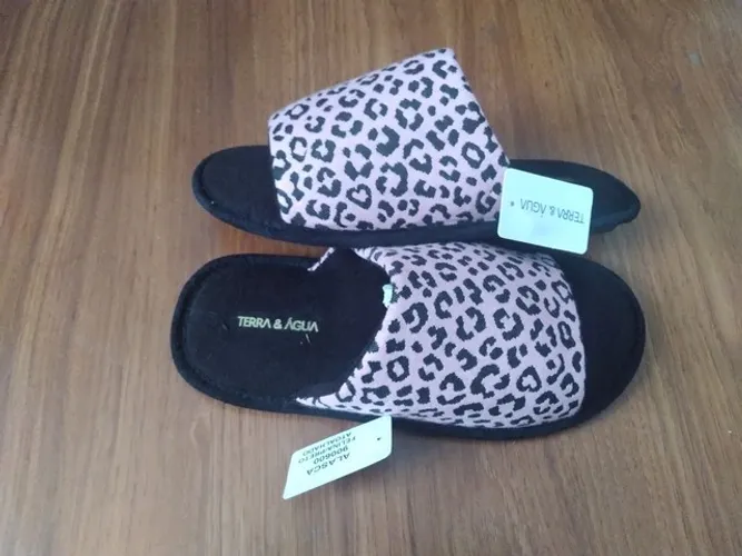 pantufa terra e água de camurça preto/rosa onça - entrego 