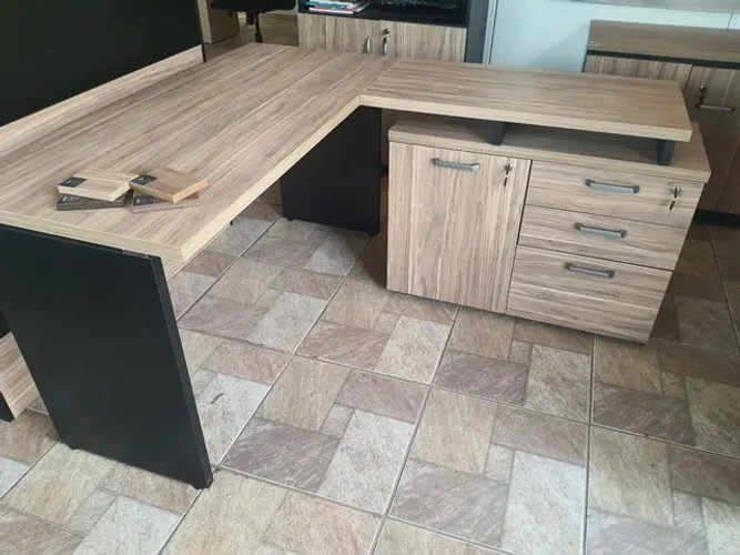 Mesa em canto - Nova