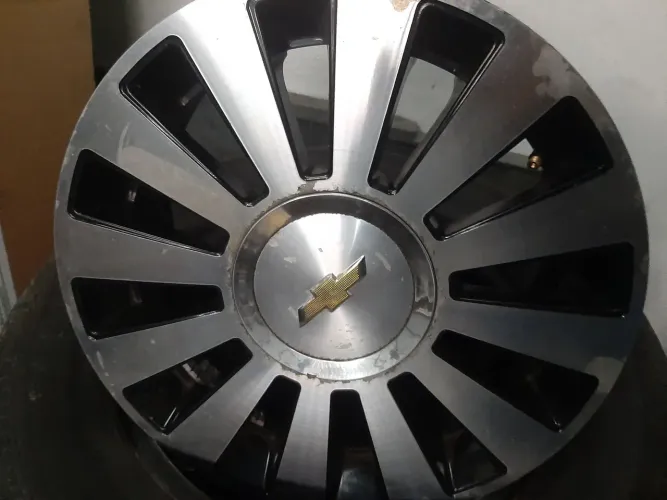Roda esportiva palitada grafite com diamantado aro 15 Aplicação Gm Zafira 5x100