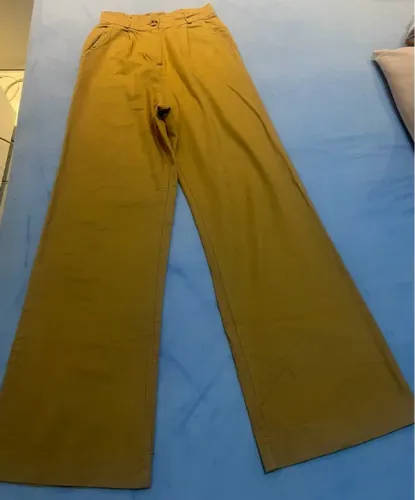 Calça pantalona em sarja mostarda tamanho 38 usada apenas 1x