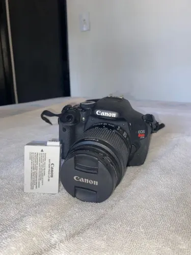 Camera profissional canon Eos T3i + lente 18:55 ls + Bolsa 